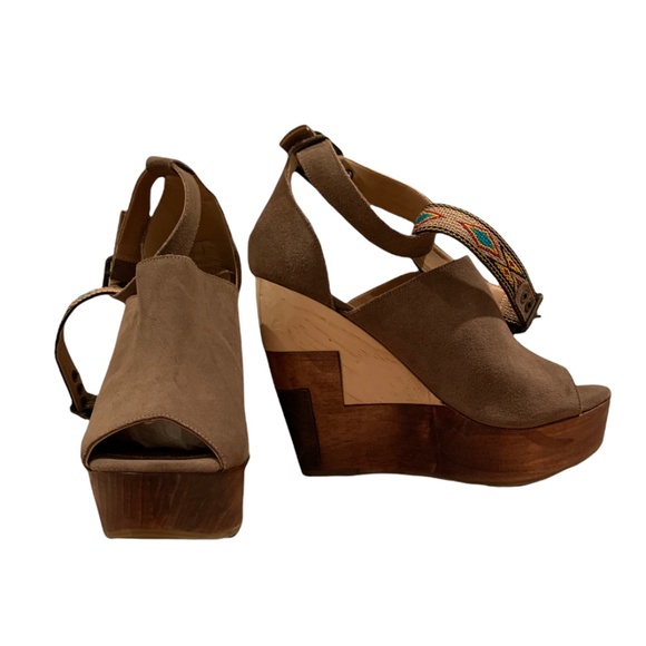 inkkas Shoes - Inkkas Wood Wedge Sandals size 8 Tan